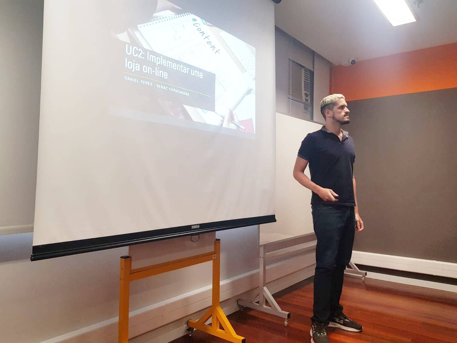 Daniel Peres teaching e-commerce development
